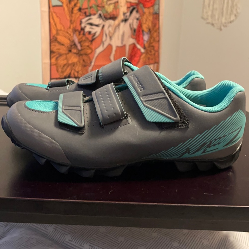 Women’s spin shoes